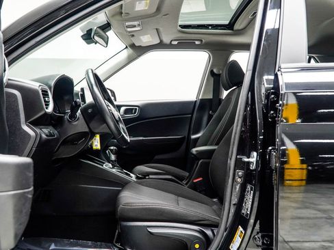 Used 2023 Hyundai Venue SEL image 31