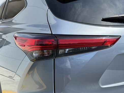 Used 2020 Toyota Highlander Limited image 7