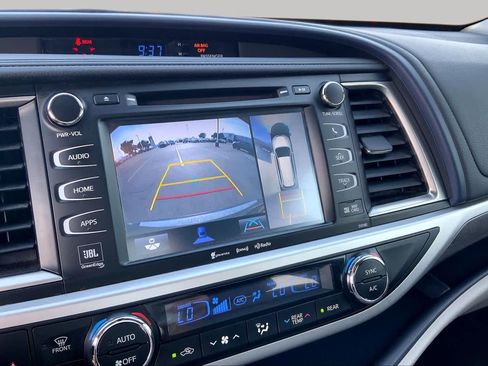 Used 2018 Toyota Highlander Limited Platinum AWD/4WD image 27