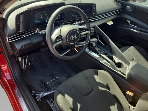 Certified 2026 Hyundai Elantra SE FWD image 19