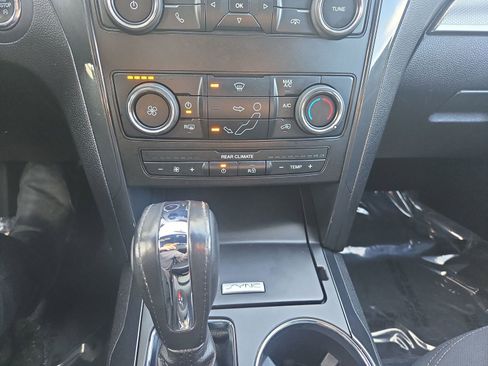 Certified 2018 Ford Explorer XLT image 20