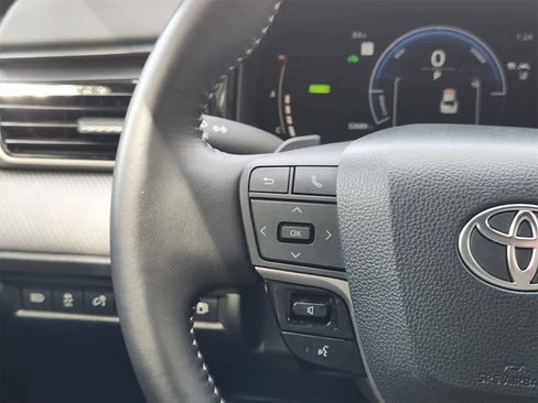 Used 2025 Toyota Camry SE image 25