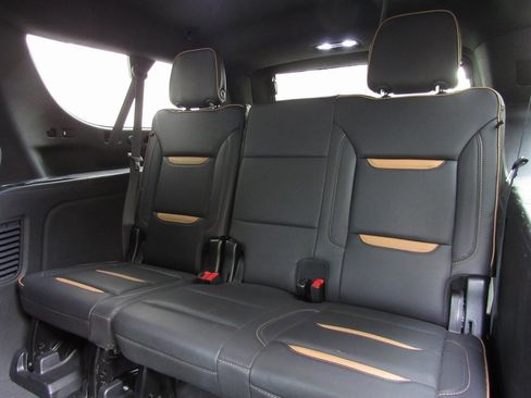 Used 2023 GMC Yukon XL AT4 w/ AT4 Premium Package image 17