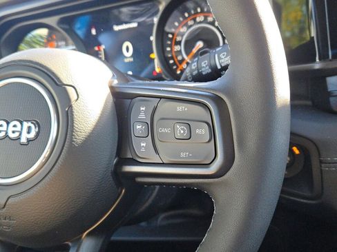 New 2025 Jeep Wrangler Rubicon w/ Xtreme 35 Tire Package image 28