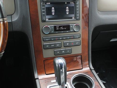 Used 2013 Lincoln Navigator 4WD w/ HD Trailer Tow Pkg image 30