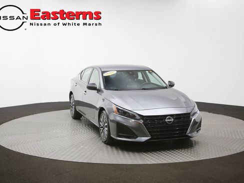 Used 2025 Nissan Altima 2.5 SV FWD image 49
