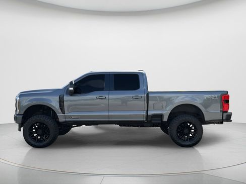 Used 2025 Ford F250 Lariat w/ Black Appearance Package image 2