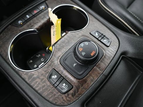 Used 2023 GMC Acadia Denali w/ Denali Technology Package image 22