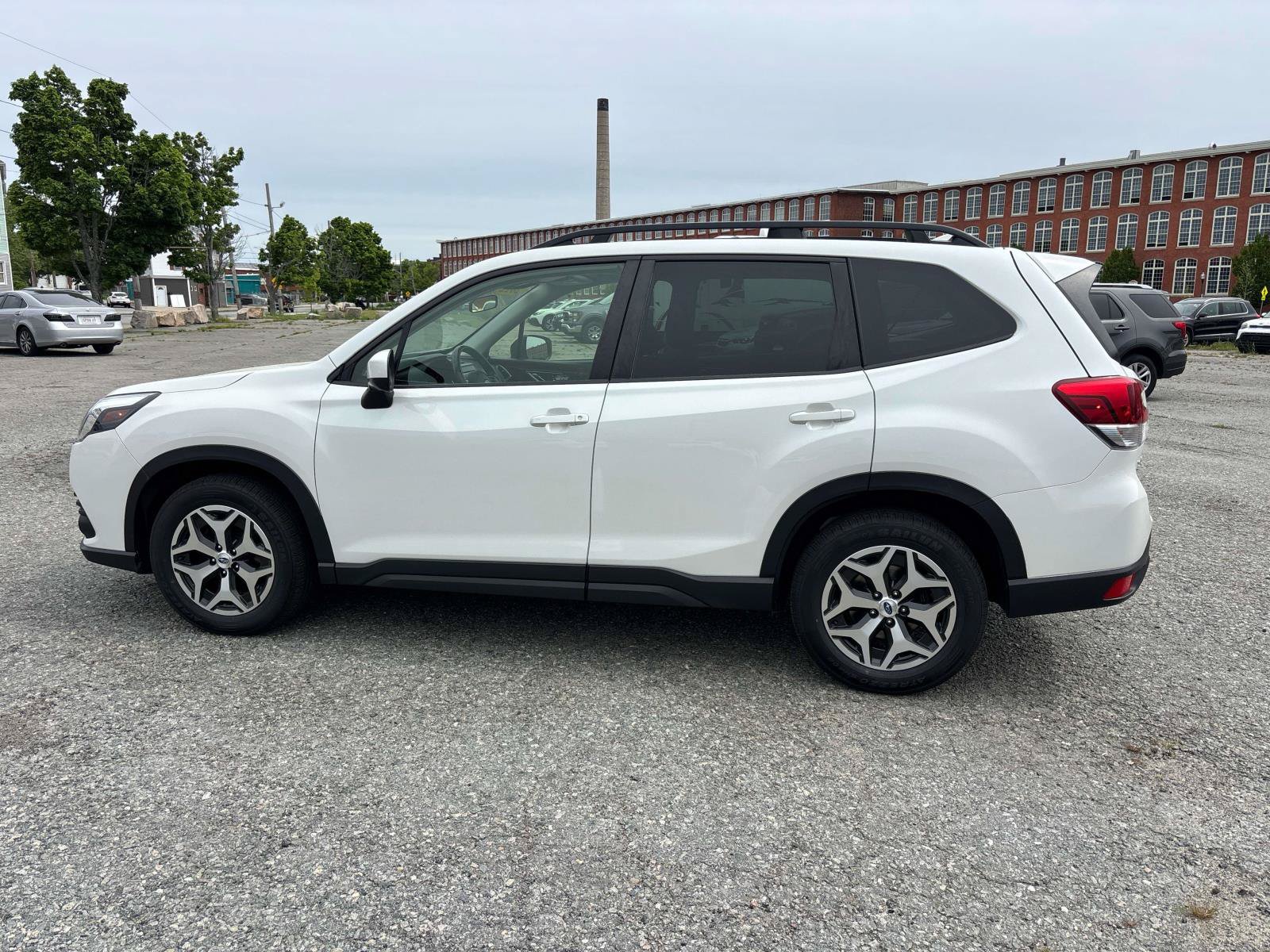 Used 2022 Subaru Forester Premium AWD/4WD image 6