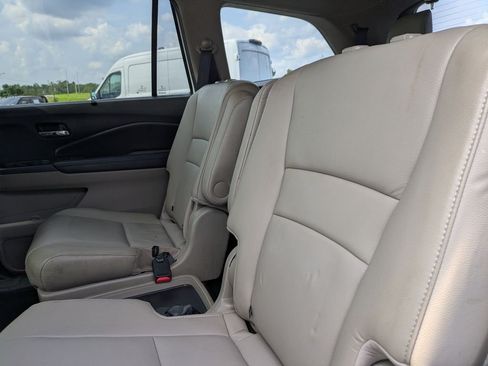 Used 2019 Honda Pilot Touring image 16