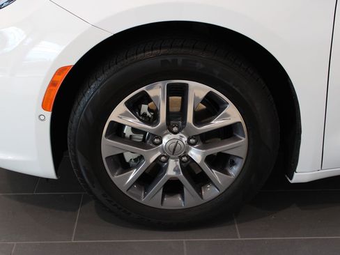 Used 2024 Chrysler Pacifica Pinnacle image 28