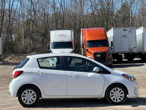 Used 2016 Toyota Yaris L image 7