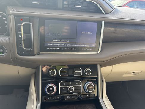 Used 2021 GMC Yukon Denali w/ Denali Premium Package image 17