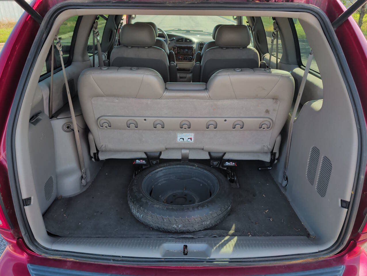 Used 1999 Chrysler Town & Country Limited FWD image 23