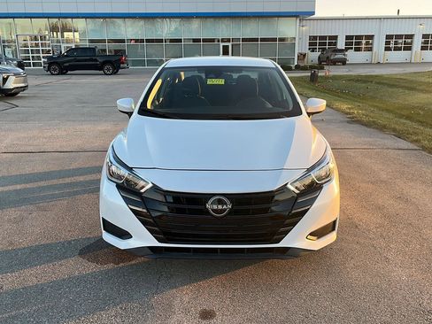 Used 2024 Nissan Versa SV w/ Trunk Package image 8