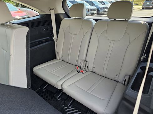 Used 2025 Kia Sorento S w/ Panoramic Sunroof Package image 35