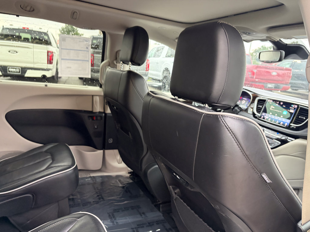 Used 2024 Chrysler Pacifica Limited FWD image 17