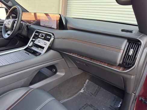 Used 2025 Nissan Armada SL AWD/4WD image 14
