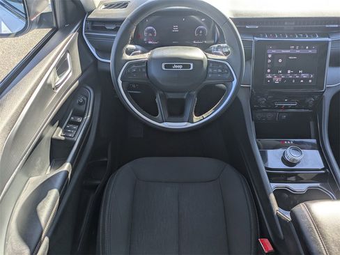 Used 2023 Jeep Grand Cherokee L Laredo image 17