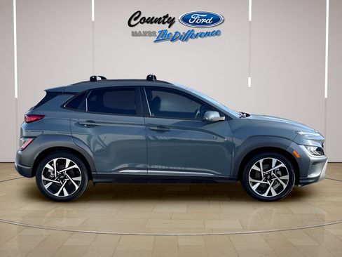 Used 2023 Hyundai Kona Limited FWD image 3