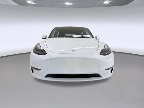Used 2024 Tesla Model Y 2WD image 6