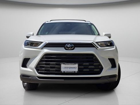 Used 2024 Toyota Grand Highlander AWD image 3