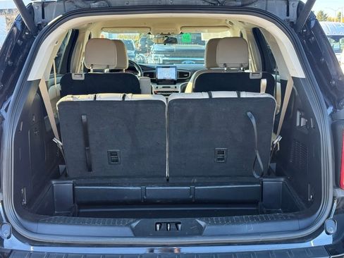 Certified 2021 Ford Explorer XLT w/ Equipment Group 202A image 7