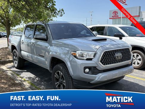 Used 2019 Toyota Tacoma TRD Sport AWD/4WD image 1