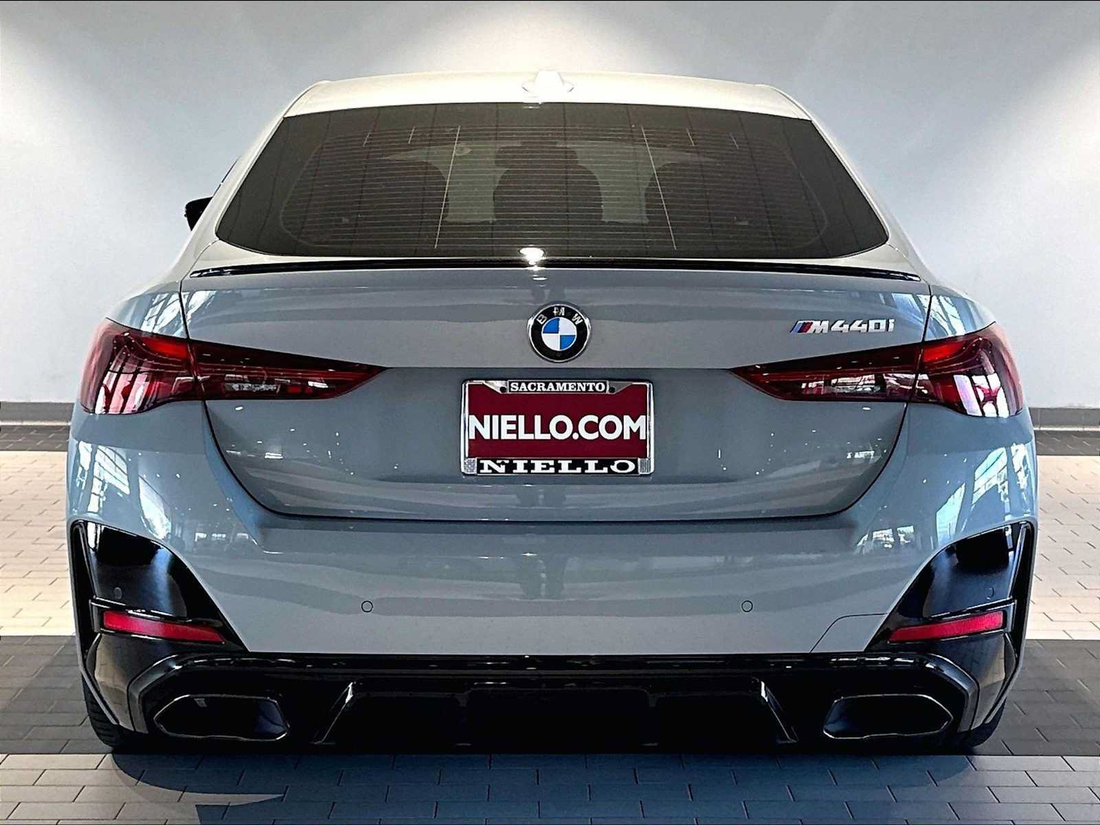 Used 2025 BMW M440i w/ Premium Package RWD image 9