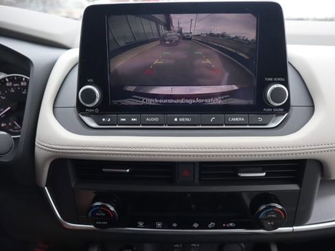 Certified 2025 Nissan Rogue SV image 25