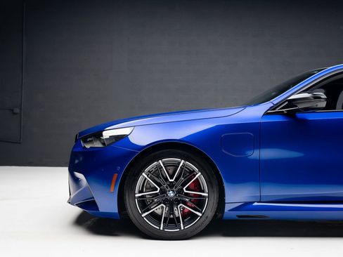 Used 2025 BMW M5 image 18