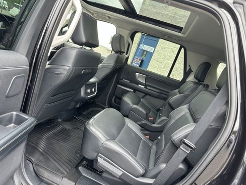 Certified 2025 Ford Expedition Platinum w/ Driver's Package AWD/4WD image 10