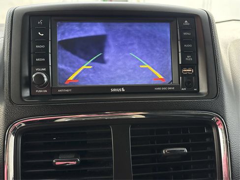 Used 2020 Dodge Grand Caravan SXT FWD image 34