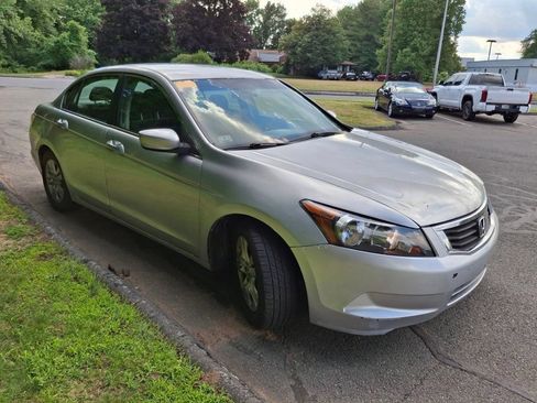 Used 2010 Honda Accord LX-P image 6