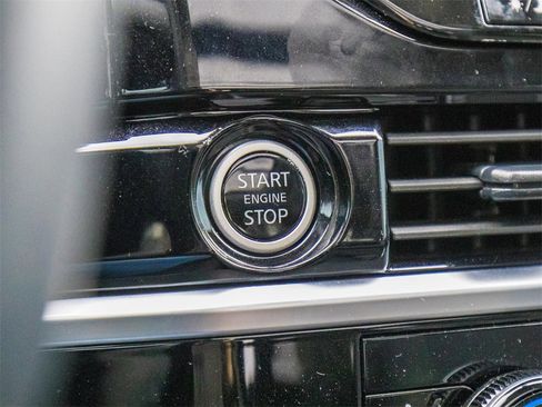 Used 2024 Nissan Pathfinder Platinum image 35