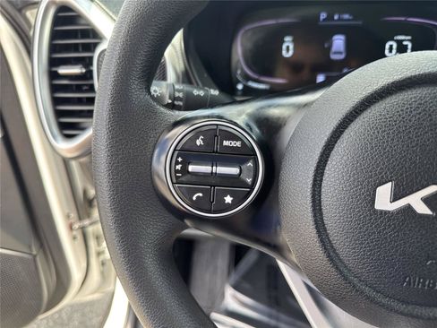 Used 2023 Kia Soul LX FWD image 22