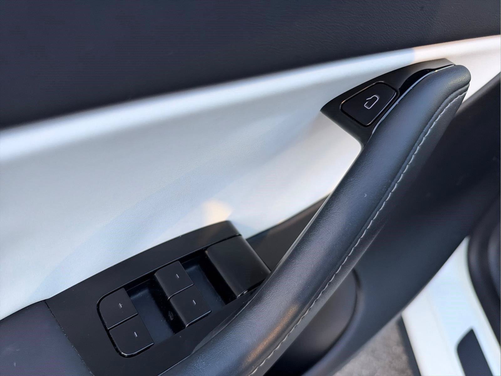 Used 2020 Tesla Model Y Long Range AWD/4WD image 26