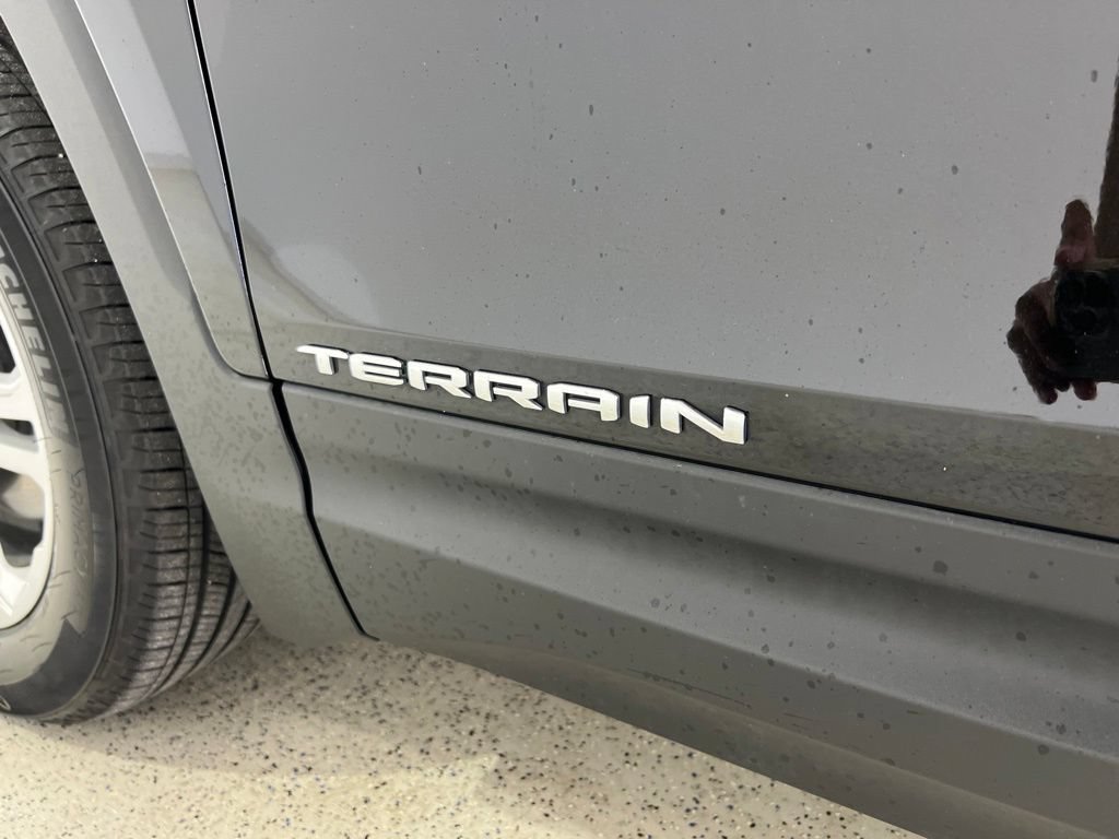 Used 2024 GMC Terrain SLE w/ Driver Convenience Package FWD image 29