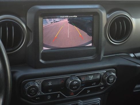 Used 2018 Jeep Wrangler Unlimited Sport S AWD/4WD image 21
