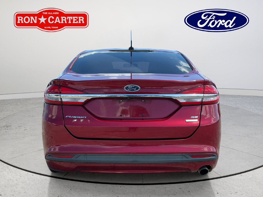 Used 2018 Ford Fusion SE w/ Fusion SE Technology Package FWD image 5