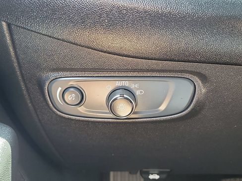 Used 2019 Chevrolet Equinox LT FWD image 17