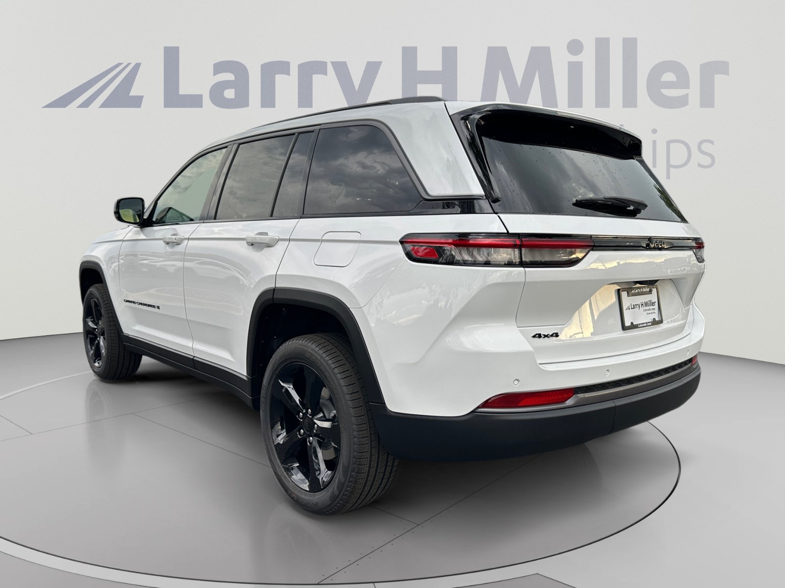 New 2026 Jeep Grand Cherokee Limited w/ Limited Altitude Package AWD/4WD image 3