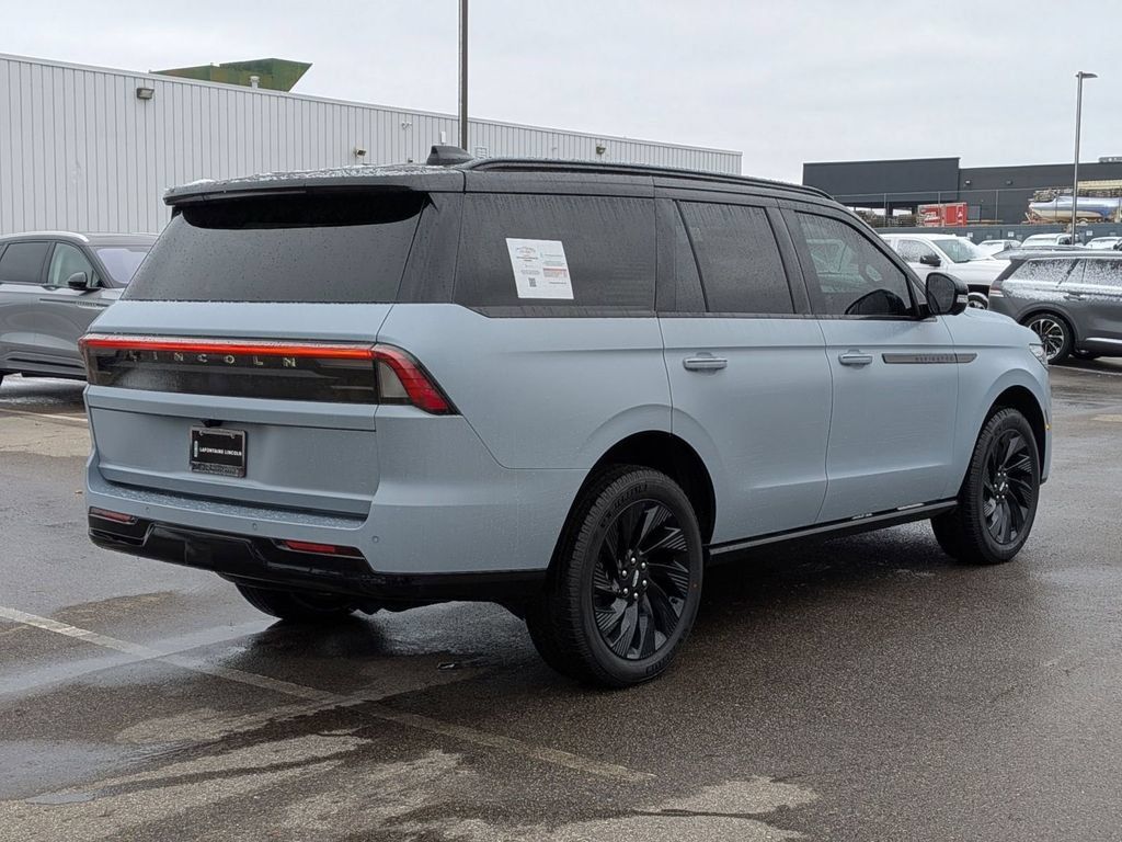 New 2025 Lincoln Navigator Reserve w/ Jet Appearance Package AWD/4WD image 5