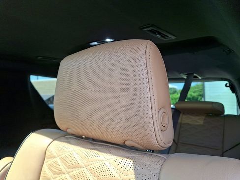 Used 2023 Cadillac Escalade Premium Luxury AWD/4WD image 27