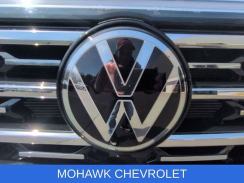 Used 2025 Volkswagen Atlas SEL image 32