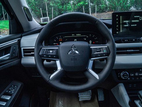 New 2025 Mitsubishi Outlander AWD image 20