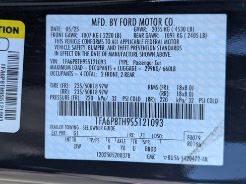 Used 2025 Ford Mustang Coupe RWD image 38