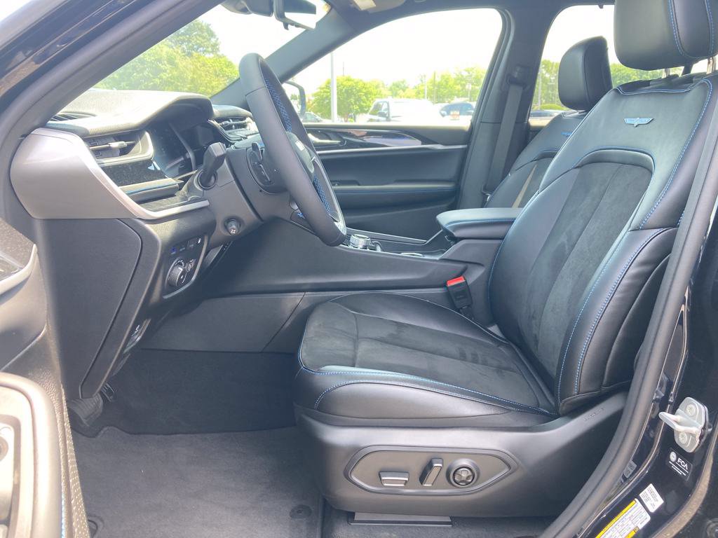 New 2024 Jeep Grand Cherokee Trailhawk w/ Luxury Tech Group III AWD/4WD image 10