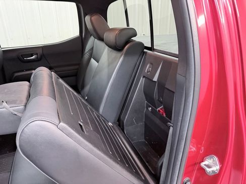 Used 2022 Toyota Tacoma TRD Sport w/ TRD Premium Sport Package AWD/4WD image 30