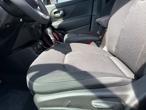 Used 2023 Jeep Renegade Trailhawk image 24